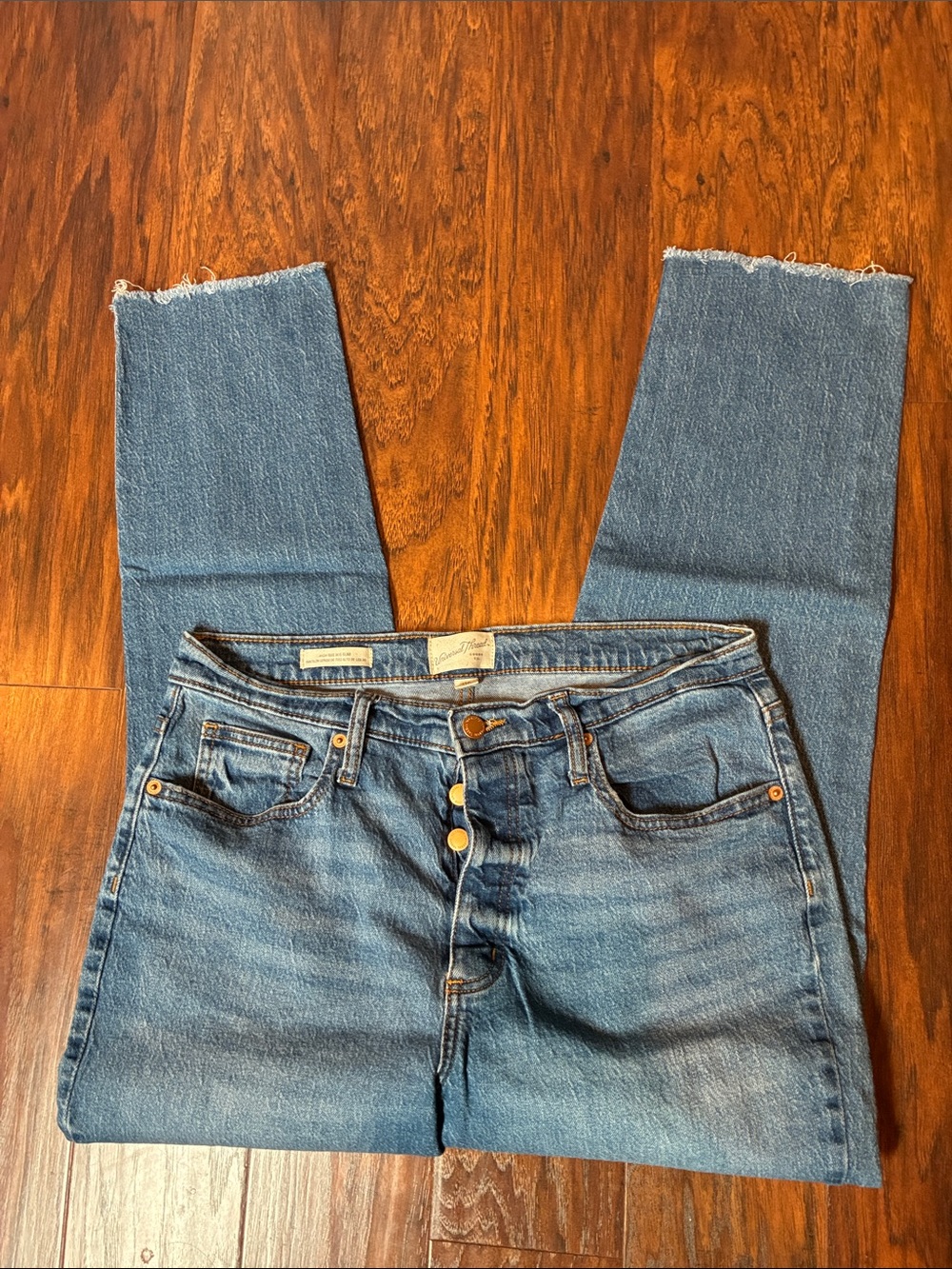Universal Thread Women's Straight Leg Jeans in Medium Blue